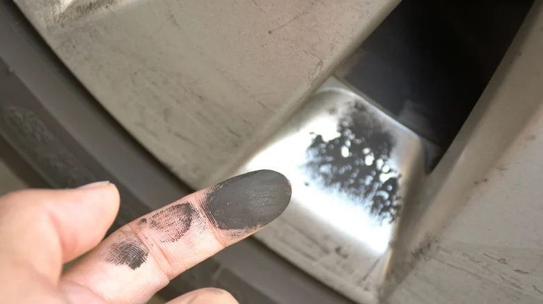 Các hóa chất thường được dùng trong vệ sinh lazang ô tô