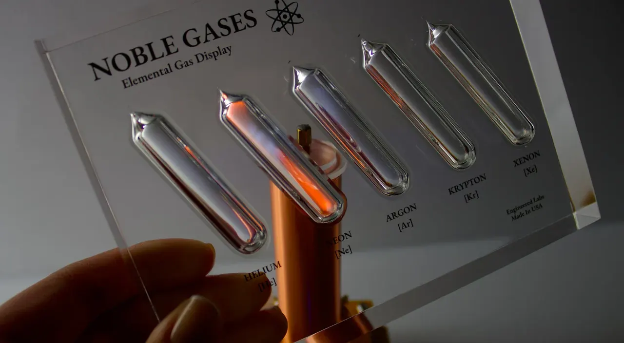 Các loại khí đặc biệt như Argon (Ar) và Heli (He) được sử dụng trong phân tích nhiệt, làm lạnh, sắc ký và quang phổ.