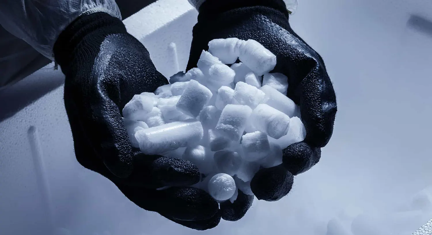 CO2 lỏng là nguyên liệu chính tạo ra đá khô.