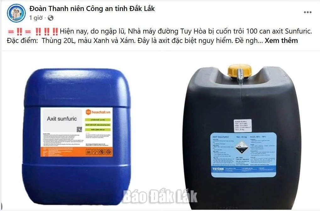 Hình ảnh các can chứa axit đậm đặc bị nước lũ cuốn trôi