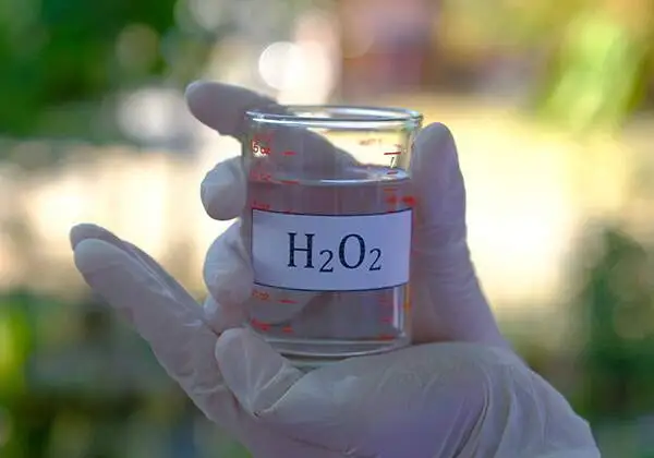 Hydrogen peroxide (H2O2) là gì? Vì sao dung dịch Hydrogen peroxide được sử dụng rộng rãi trong xử lý nước thải?