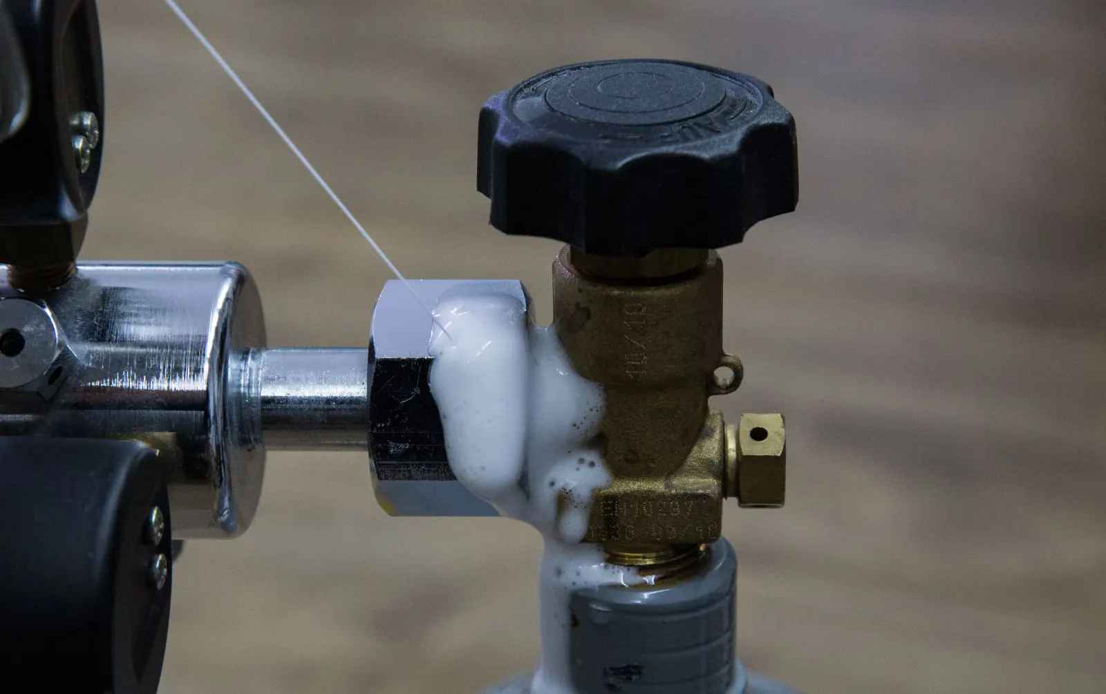 Là khí không mùi, không màu và không vị nên rò rỉ CO2 rất khó phát hiện