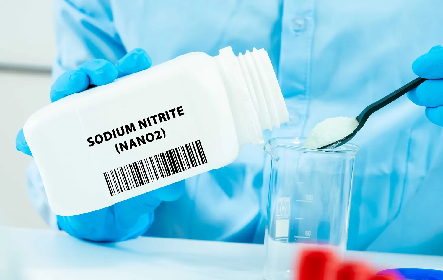 Muối natri nitrit (NO2) được sử dụng trong phòng thí nghiệm.