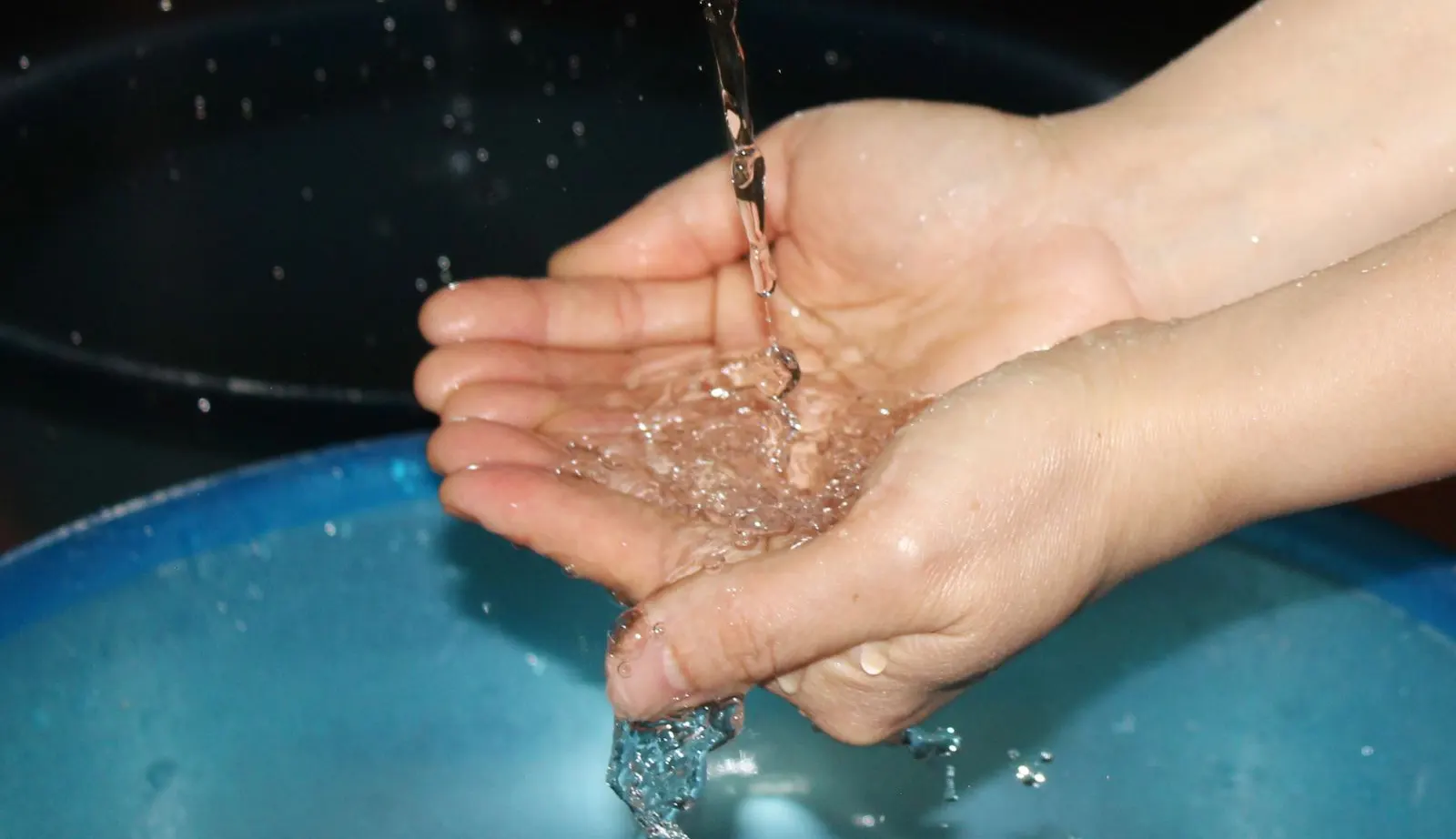 Sử dụng nguồn nước sinh hoạt từ giếng khoan vẫn đang rất phổ biến trong nhiều gia đình Việt