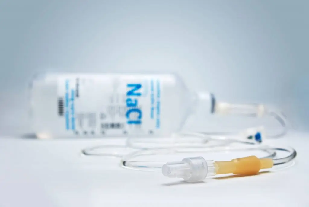 Nước muối sinh lý là dung dịch truyền cơ bản nhất