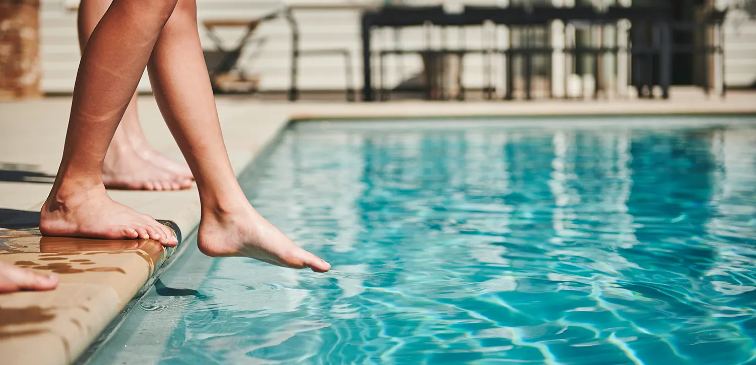 PAC và Phèn nhôm: Nên chọn hóa chất nào để xử lý nước hồ bơi?