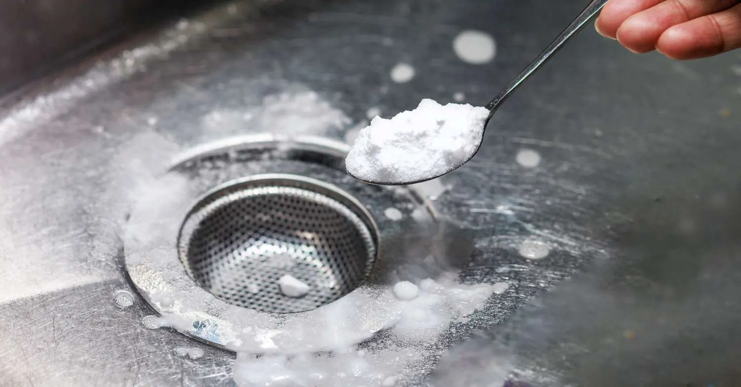 Thông tắc cống bằng baking soda và giấm có thực sự hiệu quả? Các chuyên gia nói gì về điều đó?