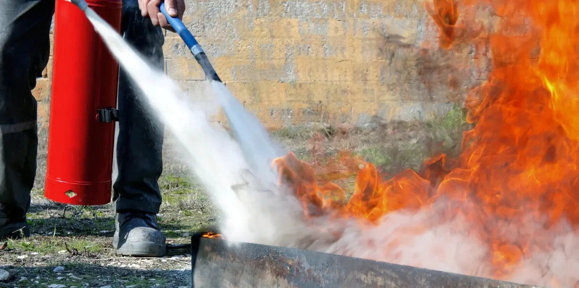 Xà phòng hóa còn có ích cho việc cứu hỏa.